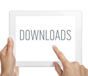 Verweis zum Download Bereich. Ein weißes Tablet wird in der linken Hand gehalten und mit dem rechten Zeigefinger wird angedeutet, wie auf das Tablet getippt wird. Auf dem Tablet steht groß das Wort "Download".
