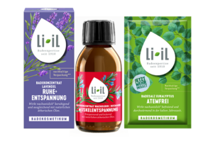 Die Li-iL Apothekenkosmetik-Produkte Badesalz Eukalyptus Atemfrei, Badesalz Wacholder Muskelentspannung und Badekonzentrat Lavendel Ruhe + Entspannung stehen nebeneinander.